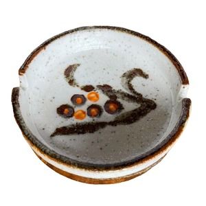 Vintage speckled stoneware ashtray w/a swan design in the center 3.5" diameter